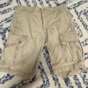 Men’s target tan cargo shorts in size 30